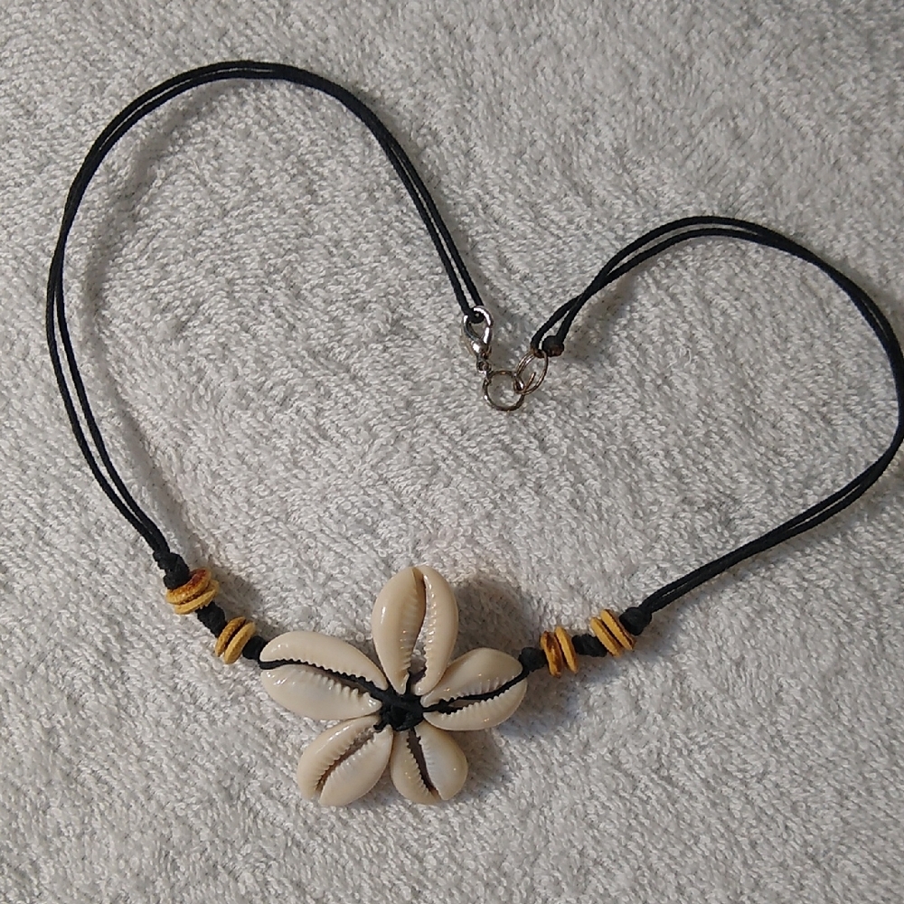 Shell Flower Choker-Necklace